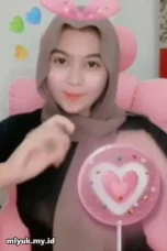 Ukthi Mita Ganti Baju Dinas Seksi