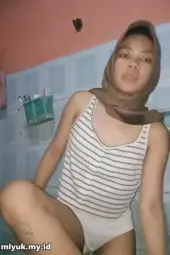 Wanita ABG Berjilbab Masturbasi Setiap Mandi
